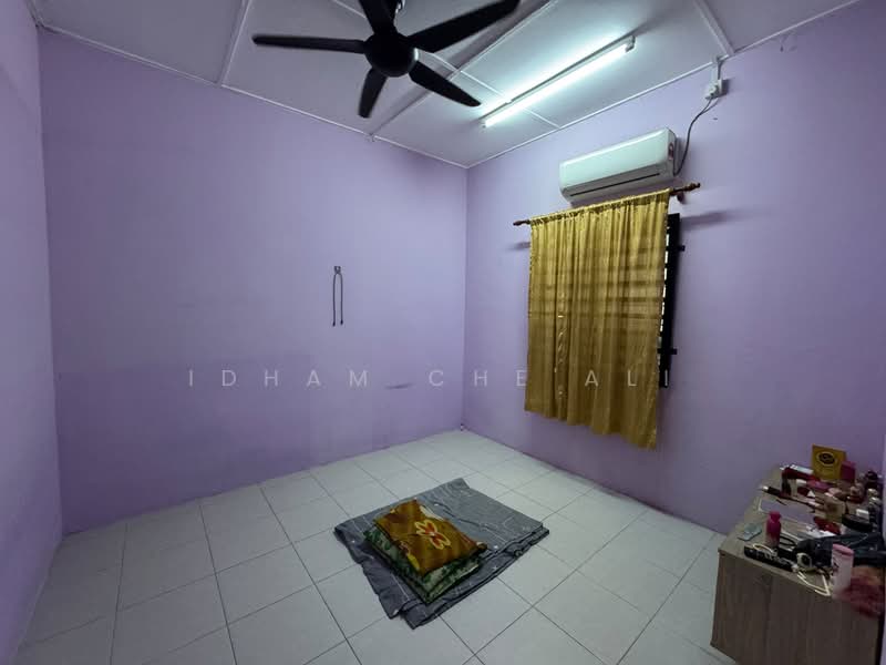 Terraced House for Sale in Kampung Padang Baru (Kuantan) - Idham Che'Ali - Bedroom - PropertyGuru.com.my