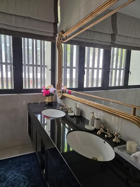 Semi-Detached House for Sale in Taman Sri Ukay (Ulu Kelang) - Fifi Syafiza - Bathroom - PropertyGuru.com.my