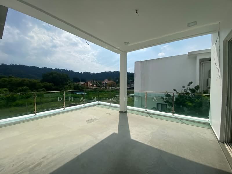 Semi-Detached House for Sale in Teluk Cempedak (Kuantan) - Idham Che'Ali - Balcony - PropertyGuru.com.my