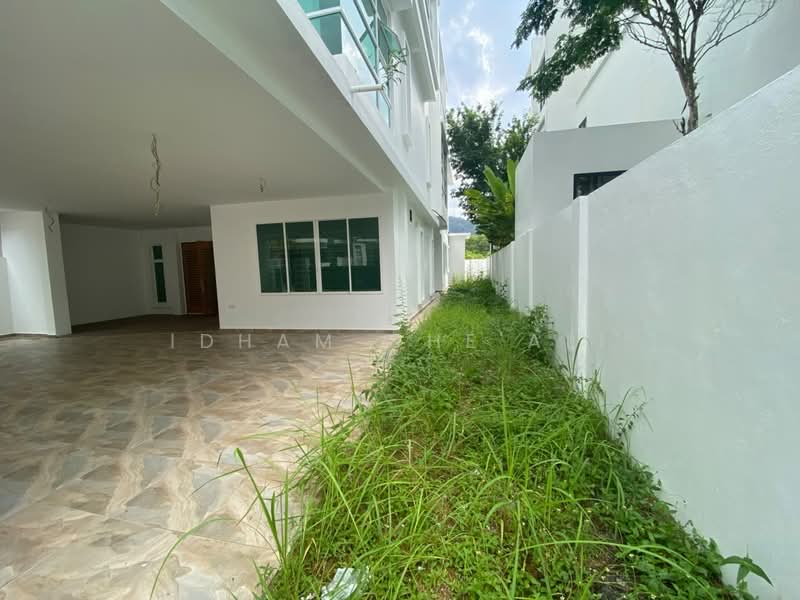 Semi-Detached House for Sale in Teluk Cempedak (Kuantan) - Idham Che'Ali - Exterior - PropertyGuru.com.my