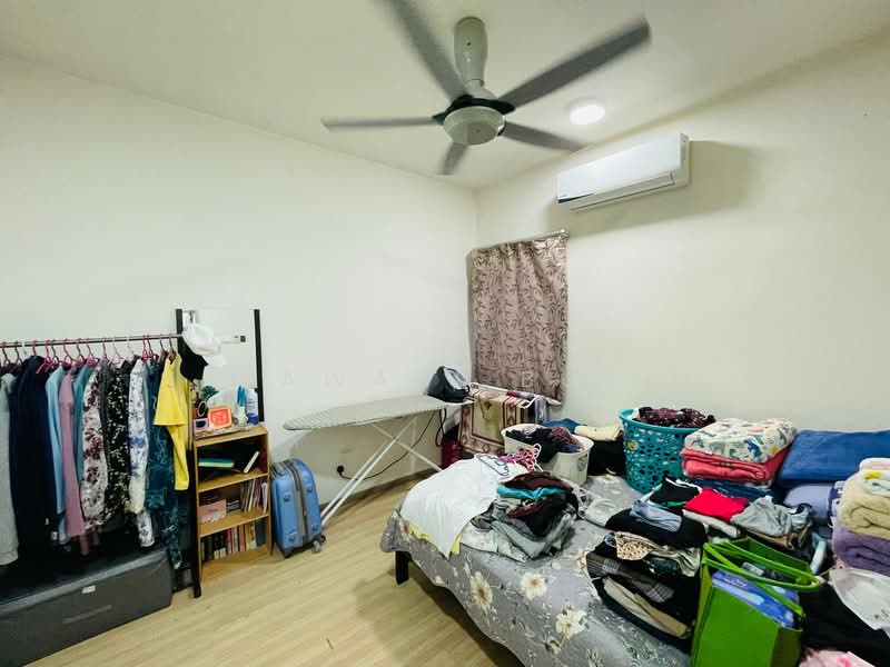 Kediaman Servis untuk Dijual di Residensi Alami - Salawati Busro - Bedroom - PropertyGuru.com.my