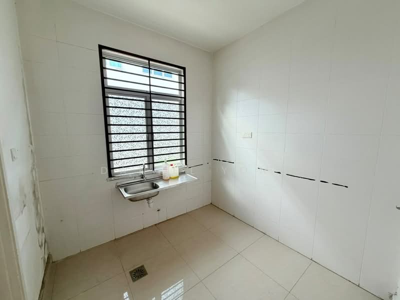 Rumah Teres 2-Tingkat untuk Dijual di Bandar Putra (Kulai) - Daniel Yong - Kitchen - PropertyGuru.com.my