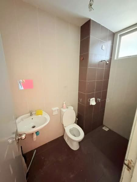 Rumah Teres 2-Tingkat untuk Dijual di Bandar Putra (Kulai) - Daniel Yong - Bathroom - PropertyGuru.com.my