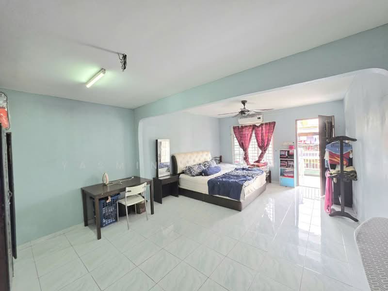 Rumah Teres 2-Tingkat untuk Dijual di Seksyen 18 (Shah Alam) - Yasmin Sulaiman - Bedroom - PropertyGuru.com.my