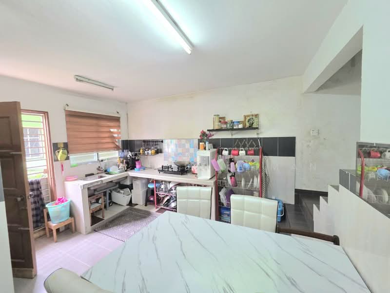 Rumah Teres 2-Tingkat untuk Dijual di Seksyen 18 (Shah Alam) - Yasmin Sulaiman - Kitchen - PropertyGuru.com.my