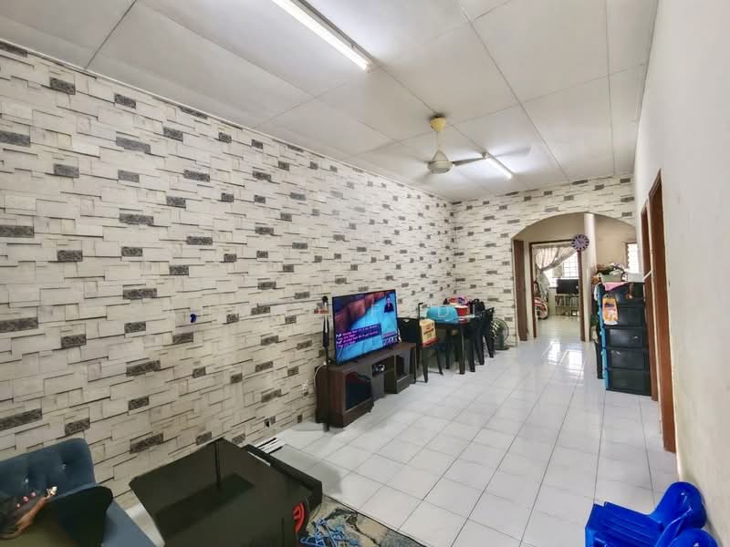 1-storey Terraced House for Sale in Taman Lestari Putra (Seri Kembangan) - Ahmad Fadlee - PropertyGuru.com.my