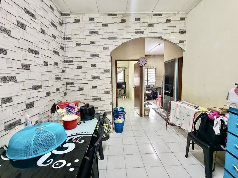 1-storey Terraced House for Sale in Taman Lestari Putra (Seri Kembangan) - Ahmad Fadlee - PropertyGuru.com.my