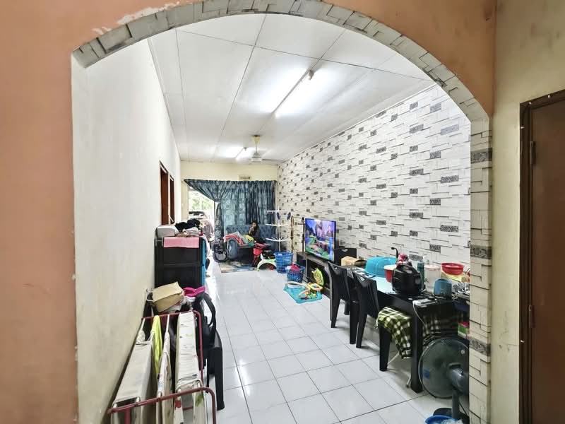 1-storey Terraced House for Sale in Taman Lestari Putra (Seri Kembangan) - Ahmad Fadlee - PropertyGuru.com.my