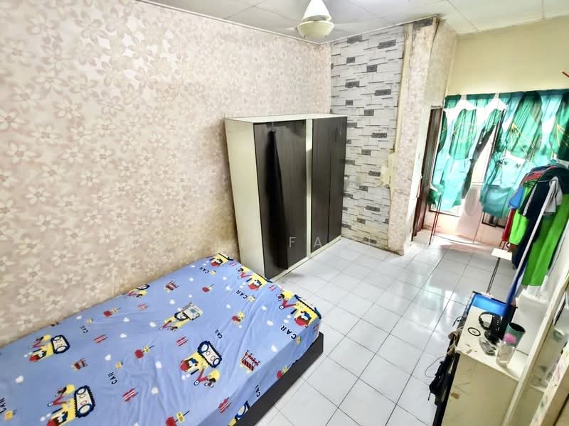 1-storey Terraced House for Sale in Taman Lestari Putra (Seri Kembangan) - Ahmad Fadlee - PropertyGuru.com.my