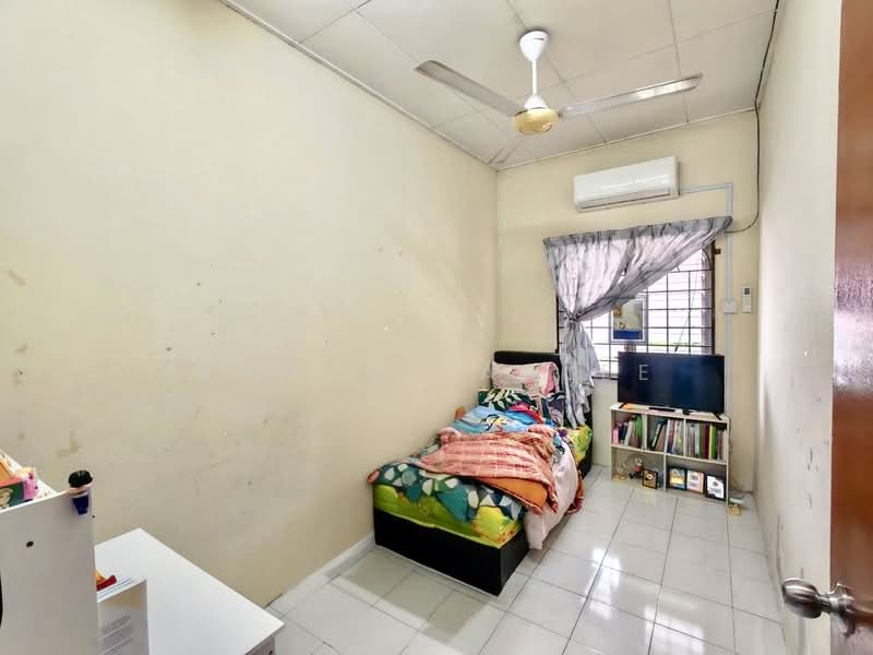 1-storey Terraced House for Sale in Taman Lestari Putra (Seri Kembangan) - Ahmad Fadlee - PropertyGuru.com.my