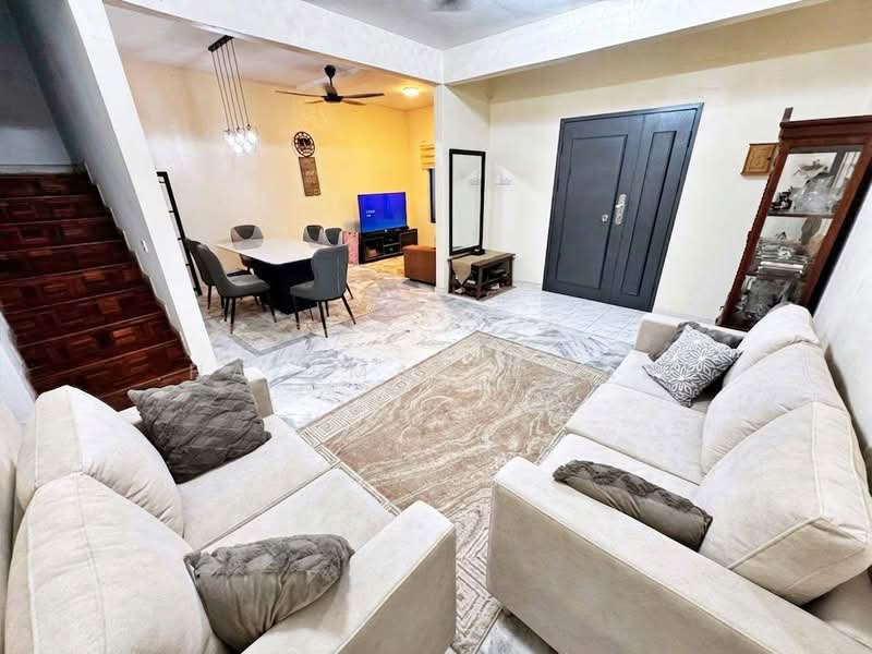 Rumah Teres 2 Tingkat untuk Dijual di Seksyen 27 (Shah Alam) - Hazeman Omar - Living Room - PropertyGuru.com.my