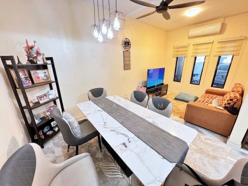 Rumah Teres 2 Tingkat untuk Dijual di Seksyen 27 (Shah Alam) - Hazeman Omar - Living Room - PropertyGuru.com.my