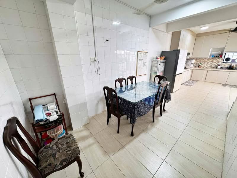 Rumah Teres 2 Tingkat untuk Dijual di Seksyen 27 (Shah Alam) - Hazeman Omar - Dining Room - PropertyGuru.com.my