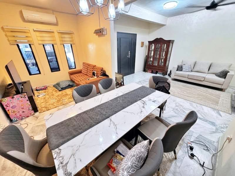 Rumah Teres 2 Tingkat untuk Dijual di Seksyen 27 (Shah Alam) - Hazeman Omar - Living Room - PropertyGuru.com.my