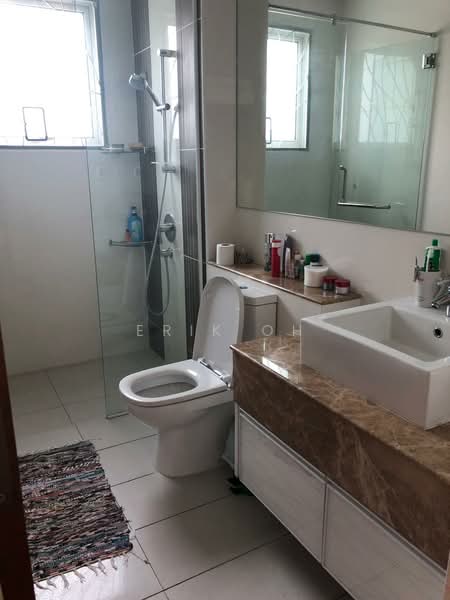 Rumah Berkembar untuk Dijual di Taman Taming Indah 2 (Bandar Sungai Long) - Erik Oh - Bathroom - PropertyGuru.com.my