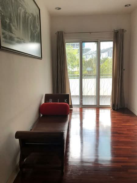 Rumah Berkembar untuk Dijual di Taman Taming Indah 2 (Bandar Sungai Long) - Erik Oh - Living Room - PropertyGuru.com.my