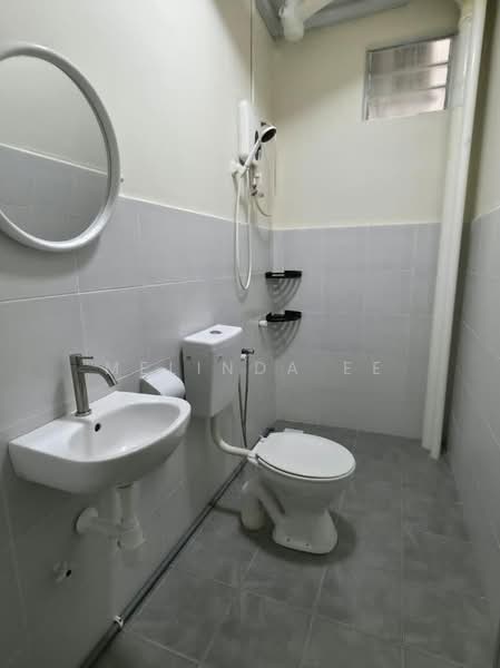 Pangsapuri untuk Dijual di Flora Damai - Melinda Ee - Bathroom - PropertyGuru.com.my