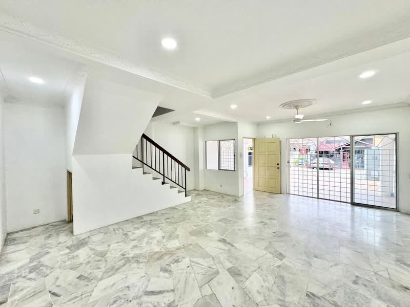 2-storey Terraced House for Sale in Taman Bukit Permai (Kajang) - Hazeman Omar - Living Room - PropertyGuru.com.my
