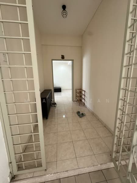 Kondominium untuk Dijual di Coastal Tower - Muaz Azizan - Entrance - PropertyGuru.com.my