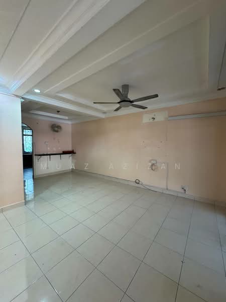 Rumah Teres 2-Tingkat untuk Dijual di Taman Permatang Sintok (Penaga) - Muaz Azizan - Living Room - PropertyGuru.com.my