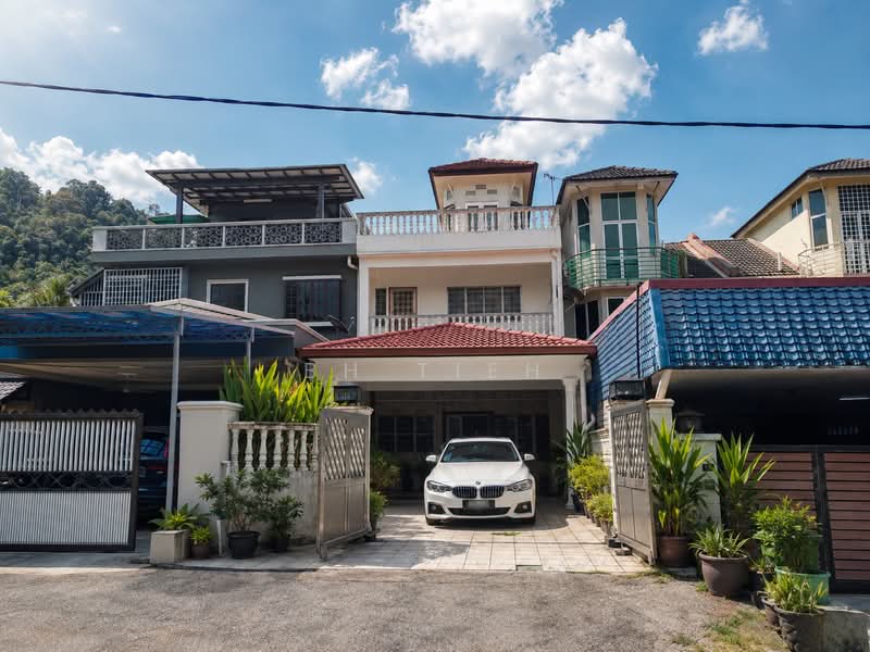 2.5-storey Terraced House for Rent in Ampang Jaya (Ampang) - BH Tieh - Exterior - PropertyGuru.com.my