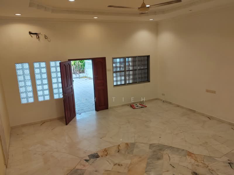 2.5-storey Terraced House for Rent in Ampang Jaya (Ampang) - BH Tieh - Living Room - PropertyGuru.com.my
