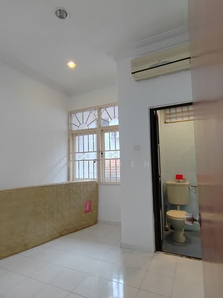 2.5-storey Terraced House for Rent in Ampang Jaya (Ampang) - BH Tieh - Bathroom - PropertyGuru.com.my