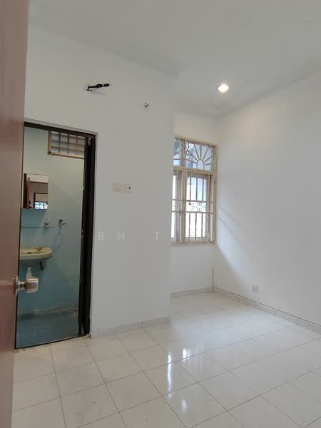 2.5-storey Terraced House for Rent in Ampang Jaya (Ampang) - BH Tieh - Bathroom - PropertyGuru.com.my