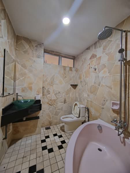 2.5-storey Terraced House for Rent in Ampang Jaya (Ampang) - BH Tieh - Bathroom - PropertyGuru.com.my