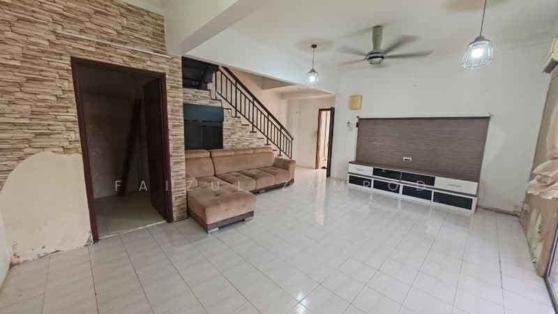 Rumah Teres 2 Tingkat untuk Dijual di Tanjong Duabelas (Selangor) - Faizul Zamrod - Living Room - PropertyGuru.com.my