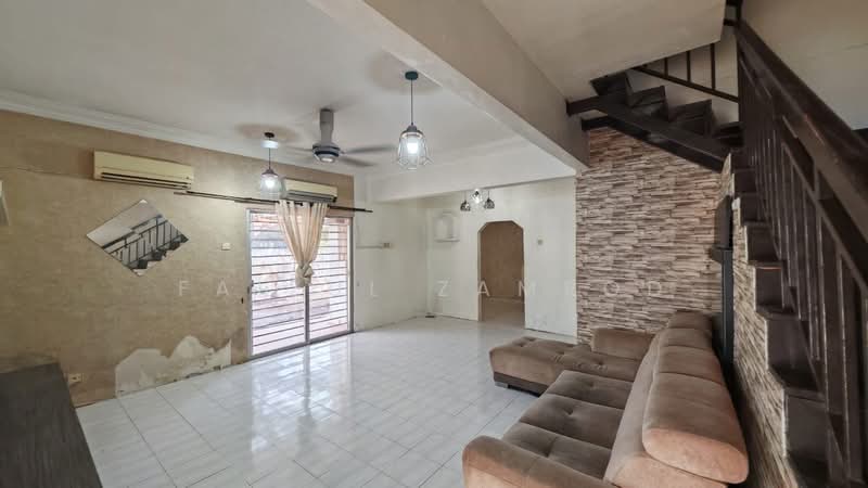 Rumah Teres 2 Tingkat untuk Dijual di Tanjong Duabelas (Selangor) - Faizul Zamrod - Living Room - PropertyGuru.com.my