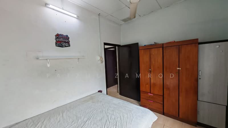 Rumah Teres 2 Tingkat untuk Dijual di Tanjong Duabelas (Selangor) - Faizul Zamrod - Bedroom - PropertyGuru.com.my