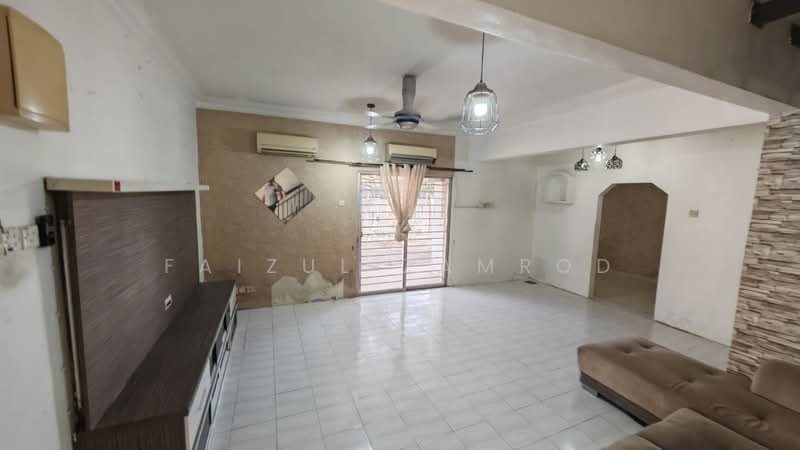 Rumah Teres 2 Tingkat untuk Dijual di Tanjong Duabelas (Selangor) - Faizul Zamrod - Living Room - PropertyGuru.com.my