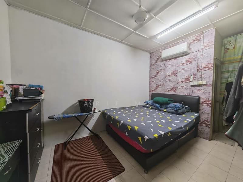 Rumah Teres 1-Tingkat untuk Dijual di Taman Putri Kulai (Kulai) - Arif MS - Bedroom - PropertyGuru.com.my