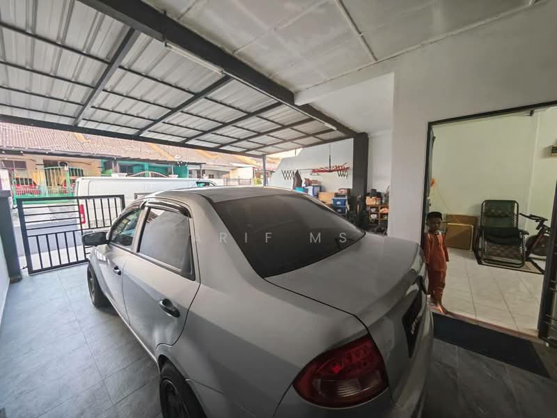 Rumah Teres 1-Tingkat untuk Dijual di Taman Putri Kulai (Kulai) - Arif MS - Car Park - PropertyGuru.com.my
