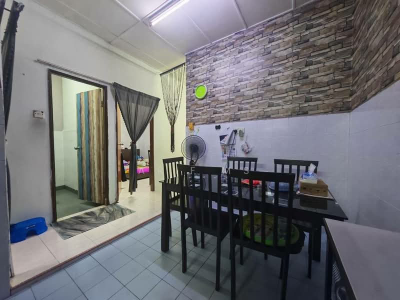 Rumah Teres 1-Tingkat untuk Dijual di Taman Putri Kulai (Kulai) - Arif MS - Dining Room - PropertyGuru.com.my