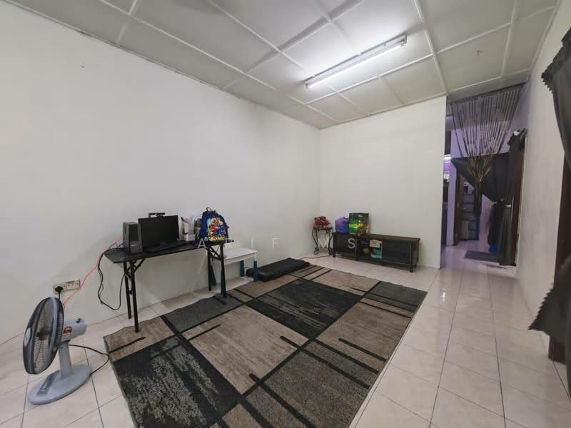 Rumah Teres 1-Tingkat untuk Dijual di Taman Putri Kulai (Kulai) - Arif MS - Living Room - PropertyGuru.com.my