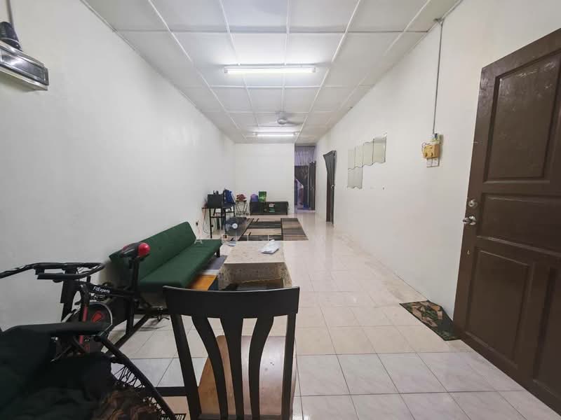 Rumah Teres 1-Tingkat untuk Dijual di Taman Putri Kulai (Kulai) - Arif MS - Living Room - PropertyGuru.com.my