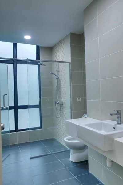 Kondominium untuk Disewa di Brezza Hill - JJ Lim - Bathroom - PropertyGuru.com.my
