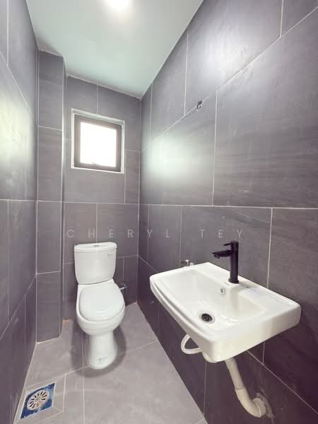 2-storey Terraced House for Sale in Taman Bukit Tiram (Ulu Tiram) - Cheryl Tey - Bathroom - PropertyGuru.com.my
