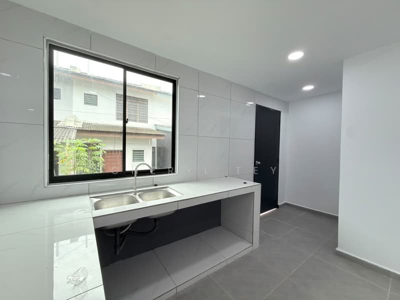 2-storey Terraced House for Sale in Taman Bukit Tiram (Ulu Tiram) - Cheryl Tey - Kitchen - PropertyGuru.com.my