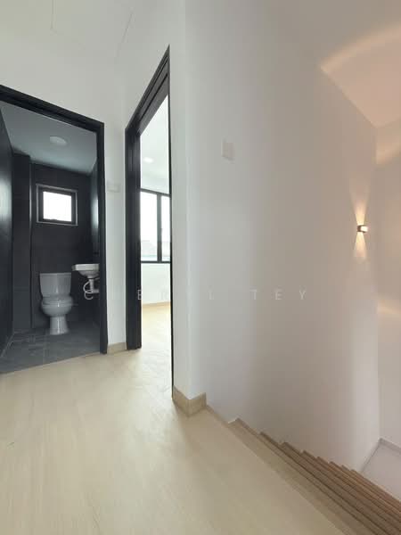 2-storey Terraced House for Sale in Taman Bukit Tiram (Ulu Tiram) - Cheryl Tey - Bathroom - PropertyGuru.com.my