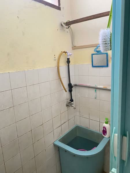 Rumah Teres 1 Tingkat untuk Dijual di Taman Widuri (Sungai Jawi) - Mervyn Seah - Bathroom - PropertyGuru.com.my