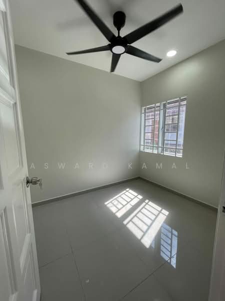 Rumah Teres untuk Dijual di Sikamat (Negeri Sembilan) - Asward Kamal - Bedroom - PropertyGuru.com.my