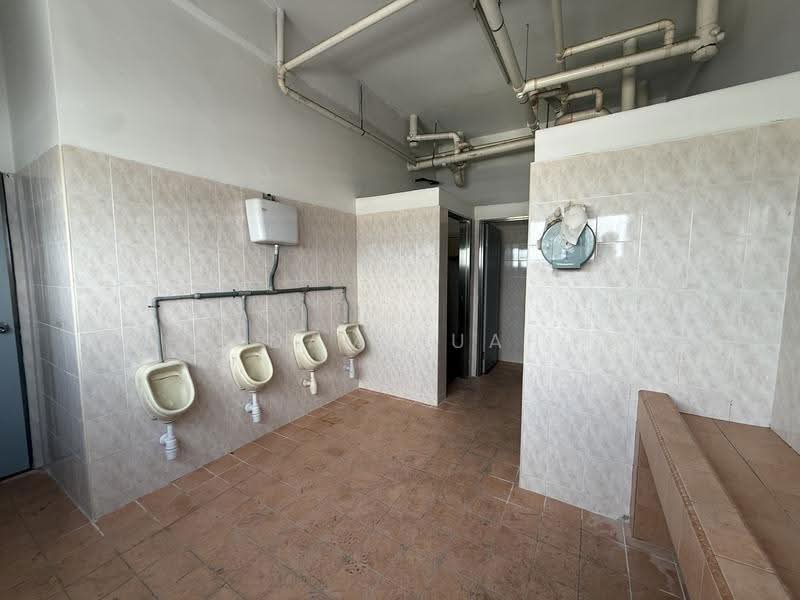 Detached Factory for Rent in Balakong (Selangor) - Adam Puah - Bathroom - PropertyGuru.com.my