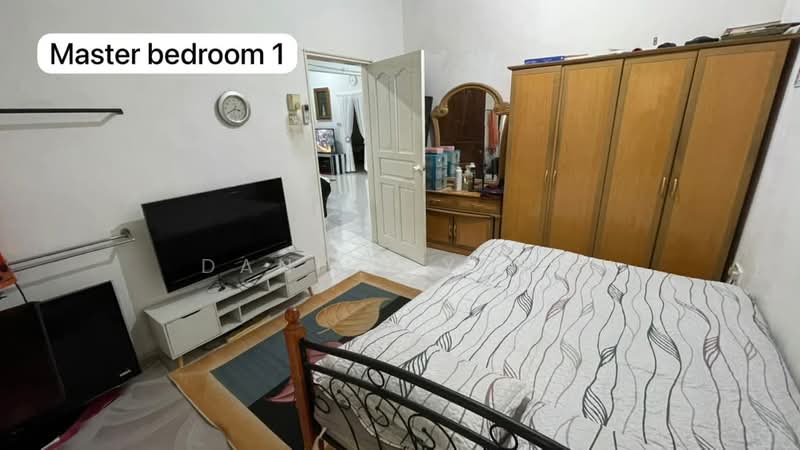 1-storey Terraced House for Sale in Taman Daya (Johor Bahru) - Daniel Yong - Master Bedroom - PropertyGuru.com.my
