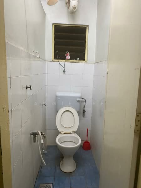 Pangsapuri untuk Disewa di Pangsapuri Desa Tanjung - Angie Bee - Bathroom - PropertyGuru.com.my