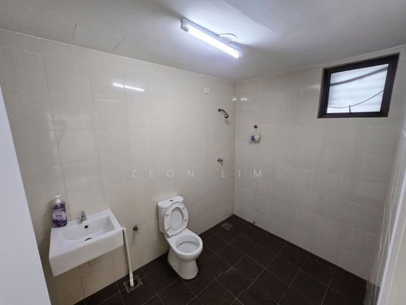 Pejabat untuk Dijual di Permas Jaya (Johor) - Zeon Lim - Bathroom - PropertyGuru.com.my
