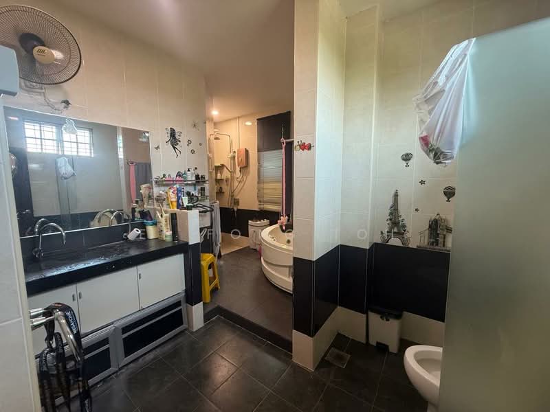 Cluster House for Sale in Taman Medan Jaya (Kota Tinggi) - Ee Fong Toh - Bathroom - PropertyGuru.com.my