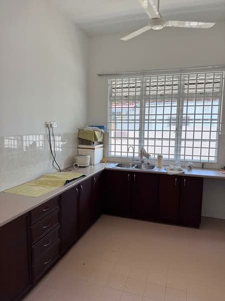 Bungalow House for Rent in Pantai Sepang Putra (Sepang) - John Tee - Kitchen - PropertyGuru.com.my